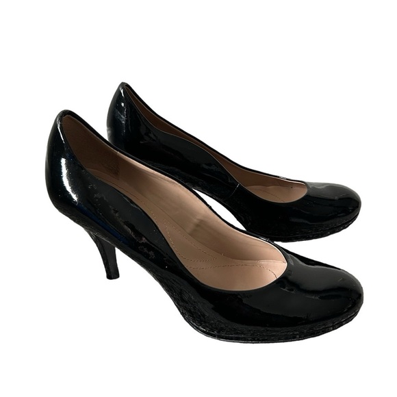 Tahari patent leather pump heel with small front platform size 8M - Picture 2 of 7